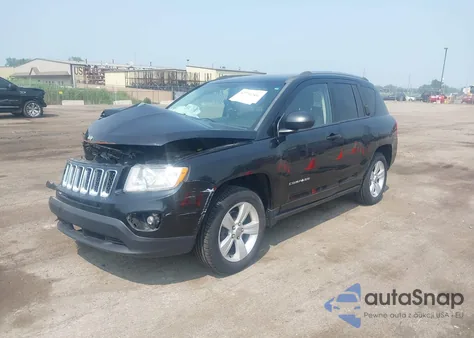 2013 Jeep Compass Latitude z USA, uszkodzony, nr VIN 1C4NJCEB9DD166157